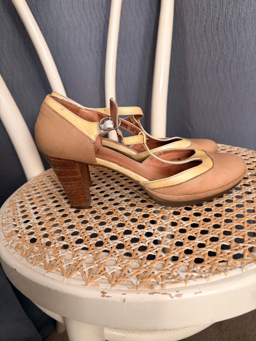 Wonders Retro Style T-Strap Mary Jane Spectators Size EU 38 US 7-7.5